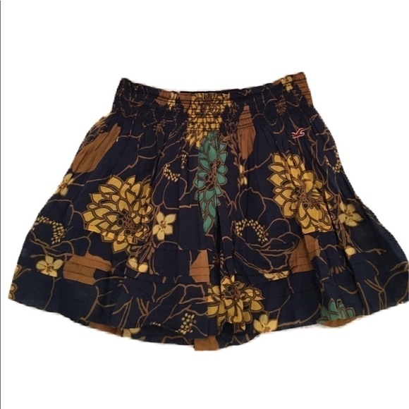 Hollister Dresses & Skirts - 𝅺HOLLISTER  Navy & Gold Floral Mini-Skirt (Size M)